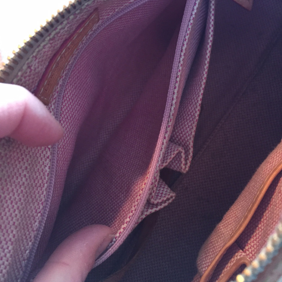 {Dooney & Bourke} Signature Barrel Bag w/Charm - Picture 7 of 7